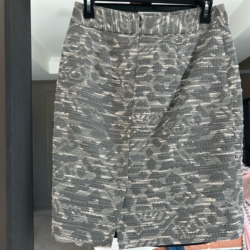 Ann Taylor Gray and White Textured Pencil Skirt